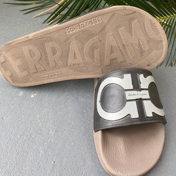SALVATORE FERRAGAMO Gancini Pool Slides Women’s 10 / Men’s size 8 - Picture 7 of 10